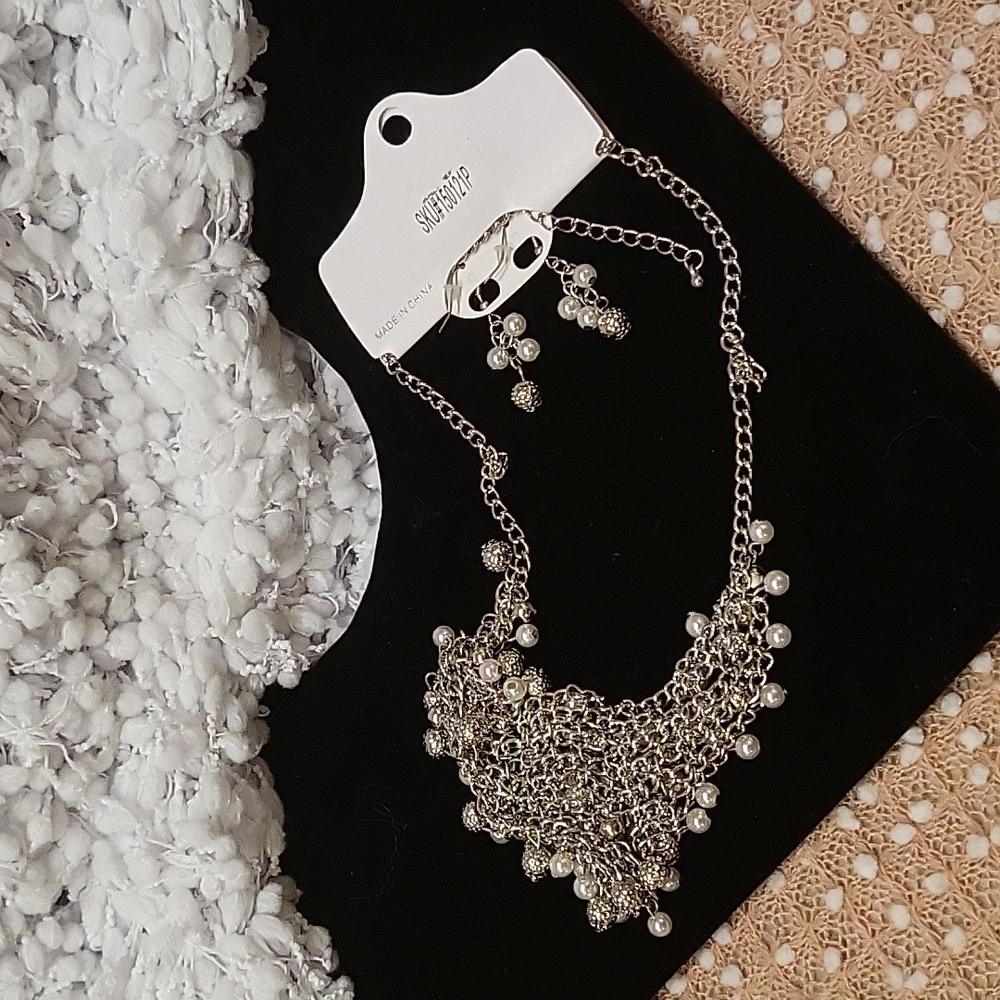 Necklace & Earrings - Picture 6 of 9